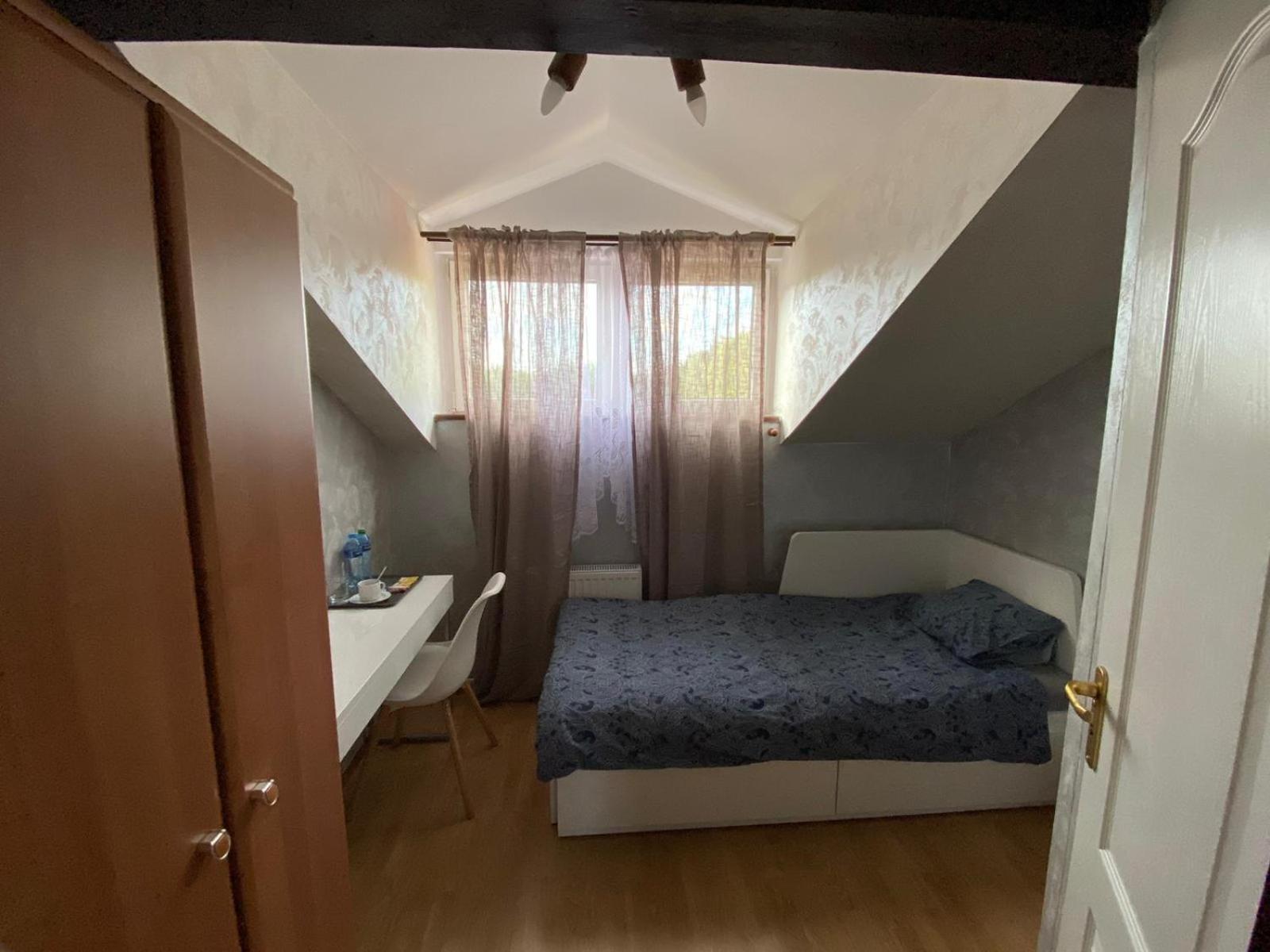 Homies Inn Celiny  Chambre photo